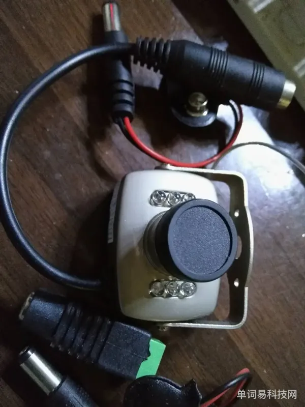 索尼蓝牙耳机拆解(索尼耳机换电池教程)