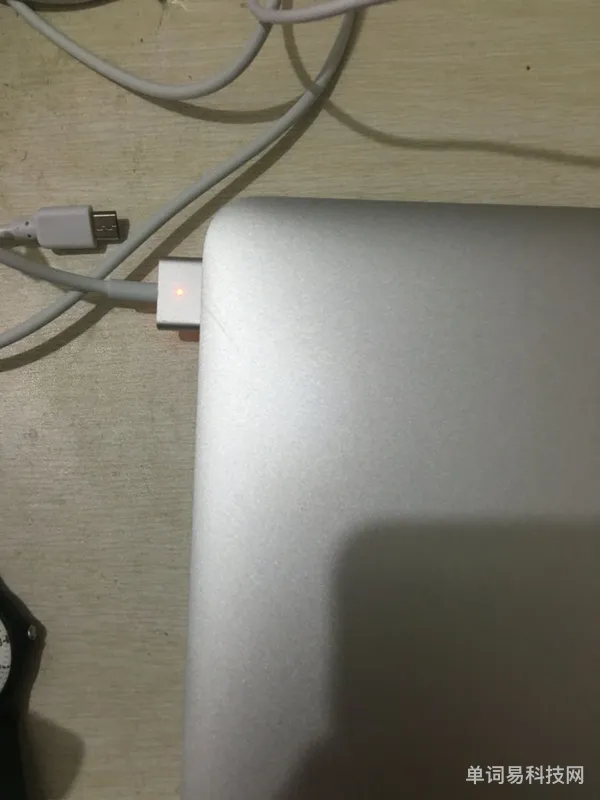苹果电脑如何正确充电(使用 usb-c 充电步骤)