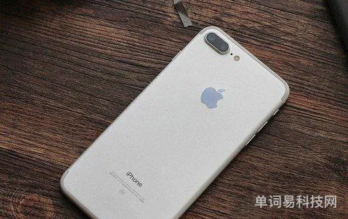 苹果手机后置摄像头黑屏不能拍照(苹果后置黑屏 前置完好)